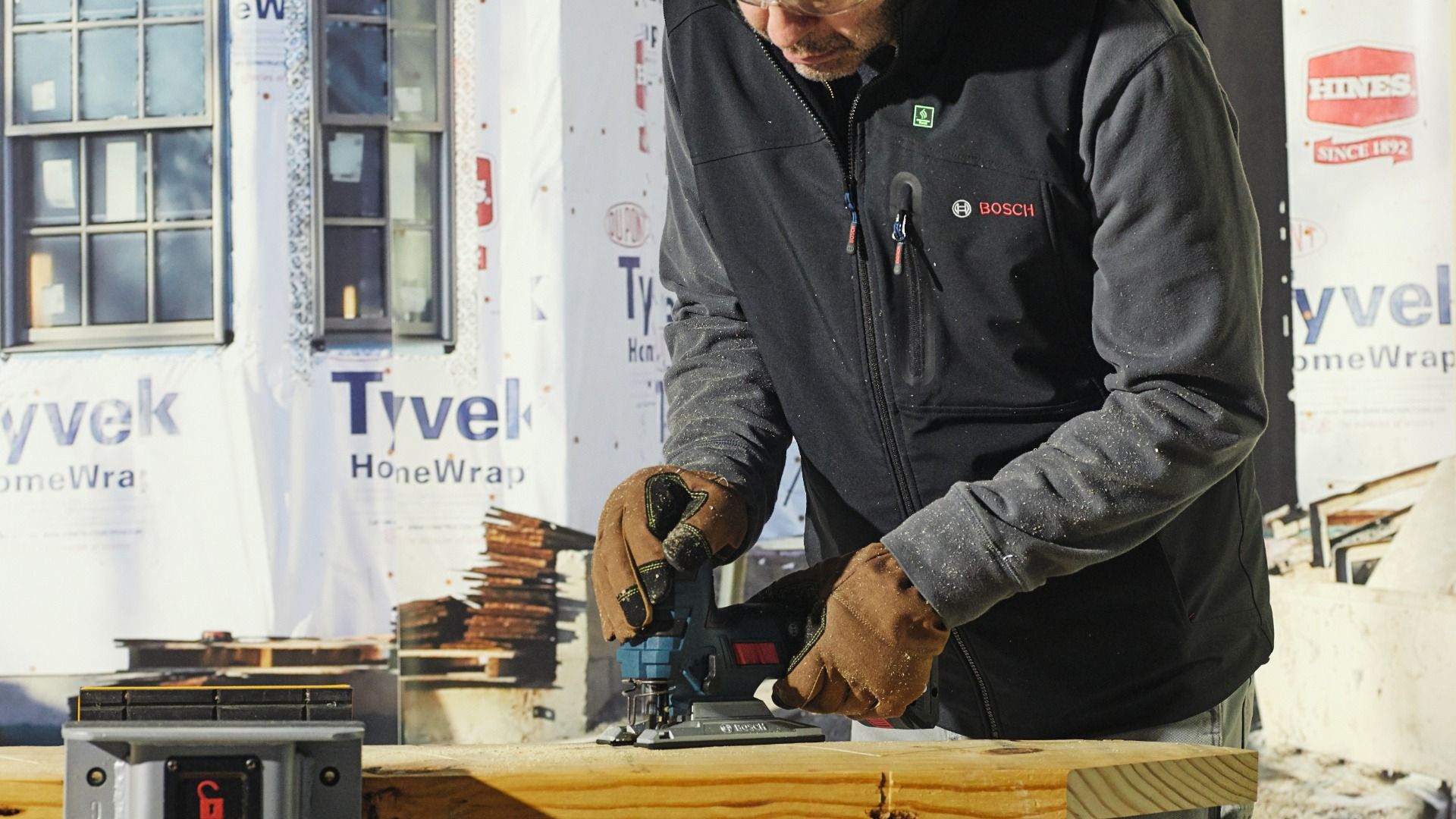 Bosch 12V Max Heated Vest Kit w/ 2.0 Battery, Charger L GHV12V-20LN12 - Image 4